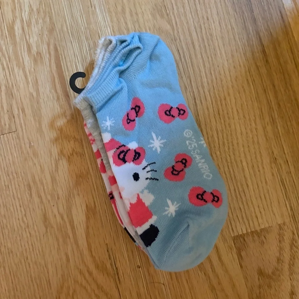 Hello Kitty Fuzzy Plush Socks Christmas NEW Women’s Blue Gray Pink